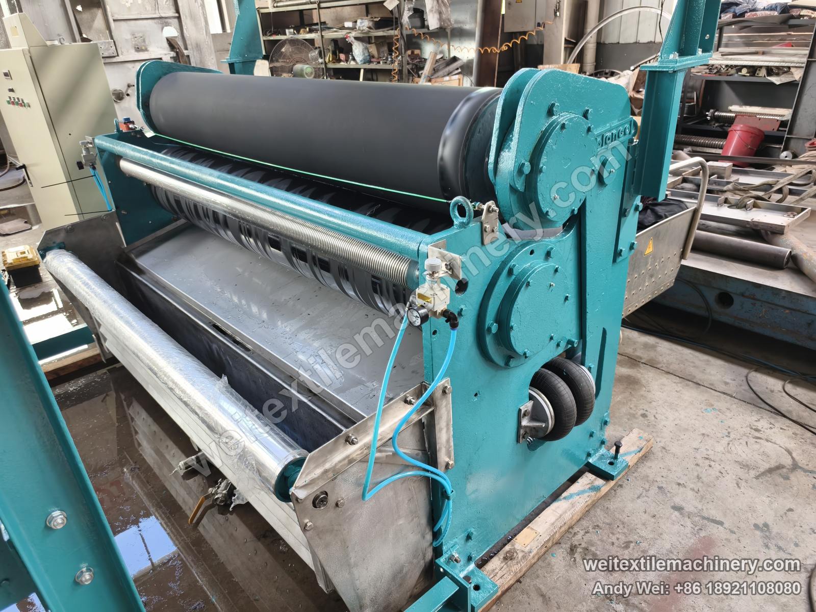 Used Bianco squeezing machine (2.2 m, 2 rolls), close-up of the roller stack with rubber roll, threaded expander roll, cast bianco plate and air bellows