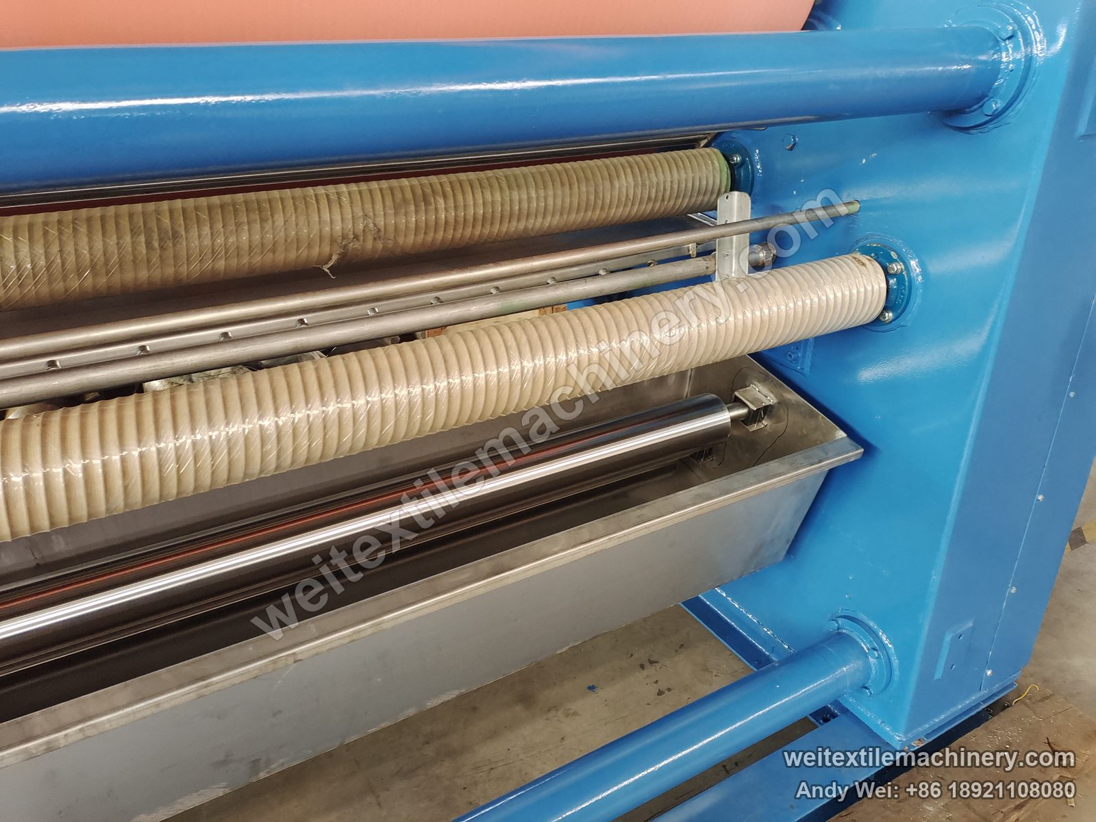 Used Brückner squeezing machine (2.4 m, 2 rolls), close-up of the roller stack with threaded expander rolls, guide rolls and trough
