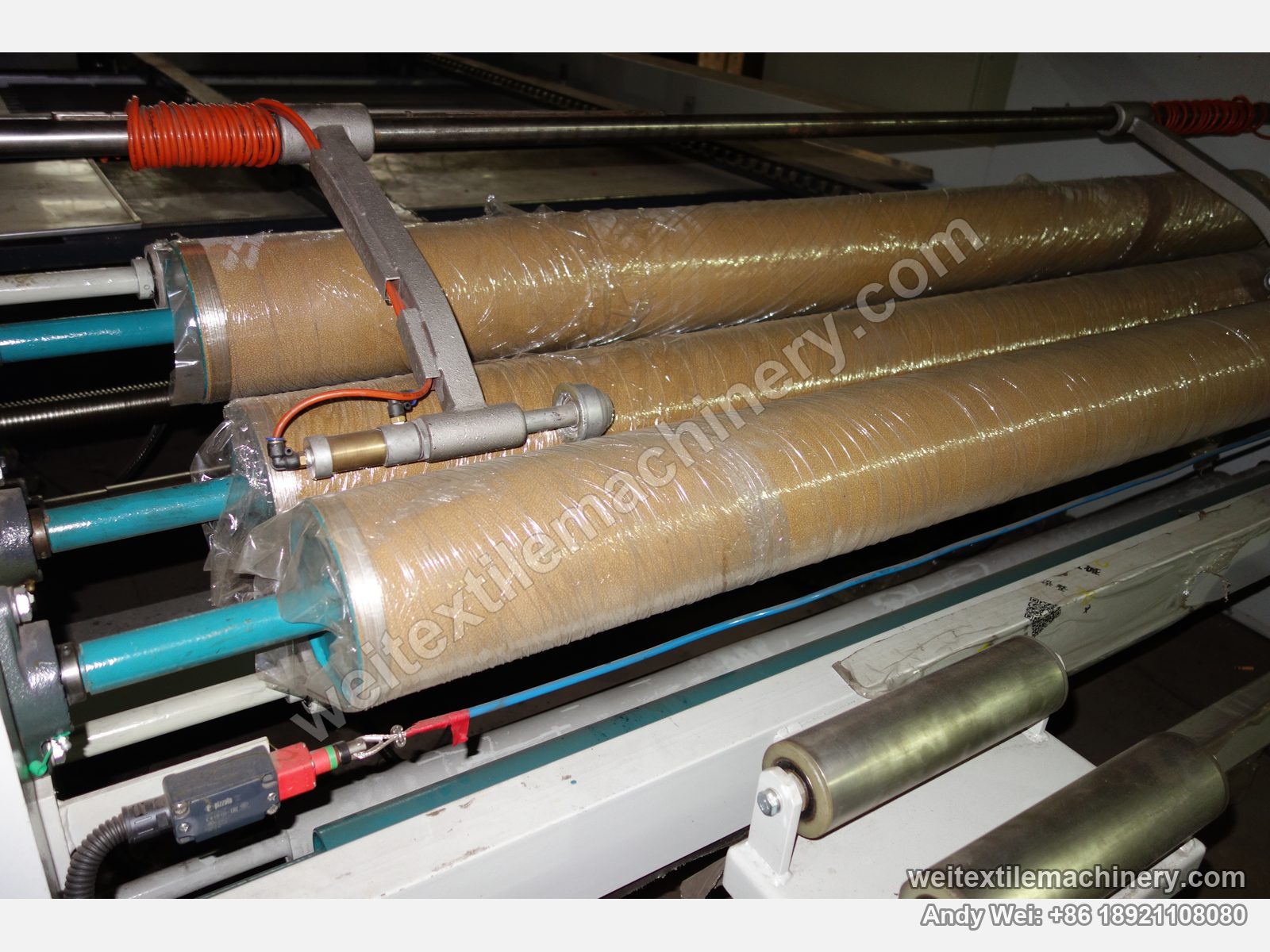Used CoMaR SIRIO pin-chain steaming-shrinking machine, feed roller group with three covered rollers still in protective film and a limit switch