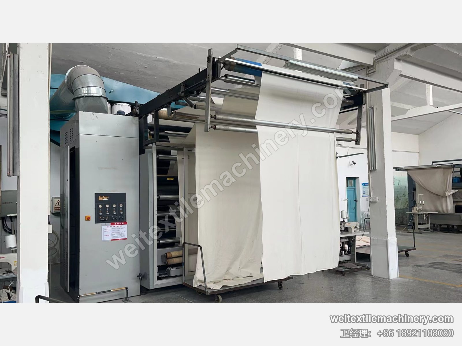 二手 Lafer GRI 228 双滚筒起毛机整机，灰色机柜、Lafer 气压调节面板、吸尘风管与高位导布架挂布