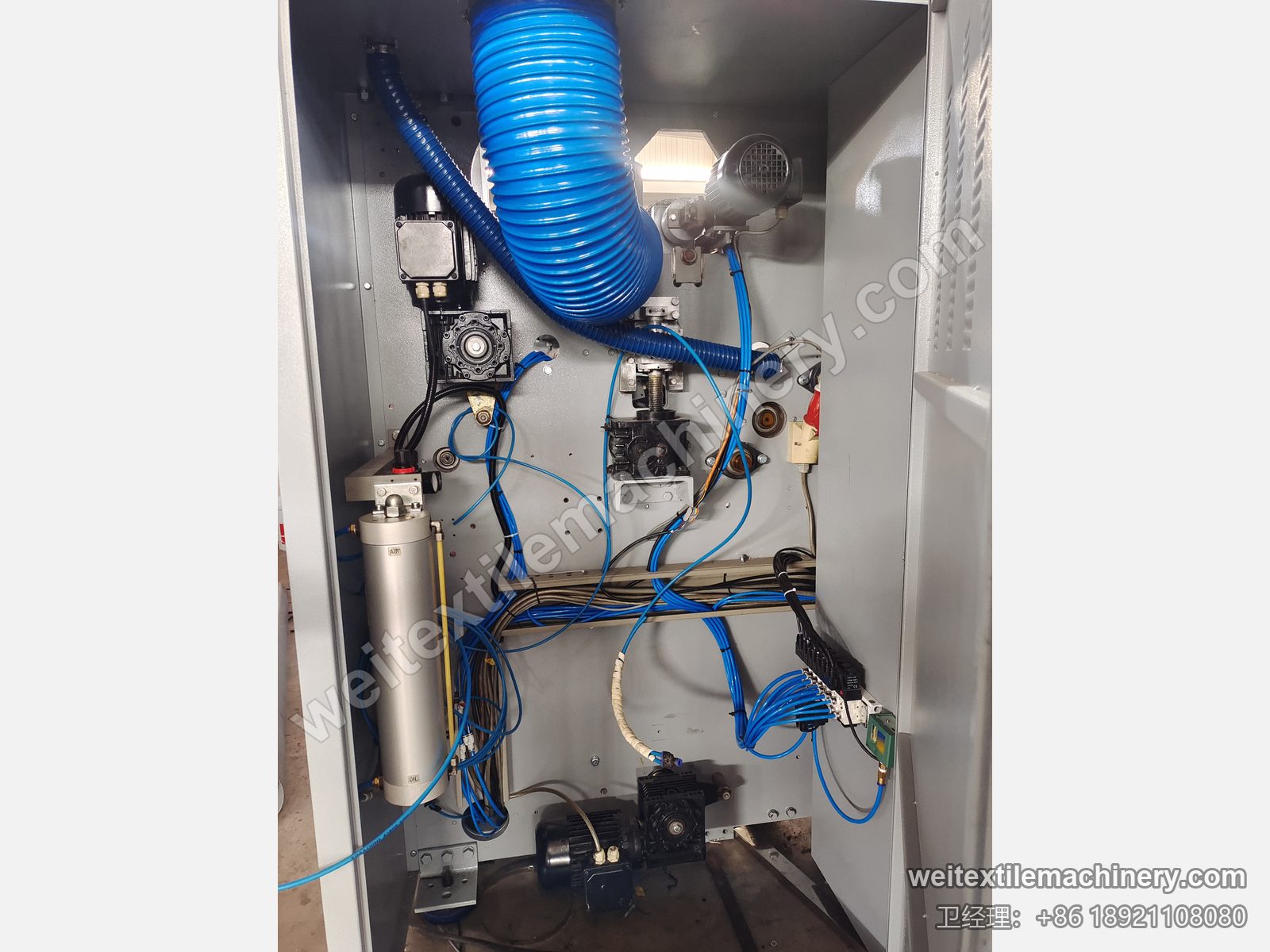 二手 M-Tec 剪毛机另一侧传动仓，减速电机、气缸与气动阀组