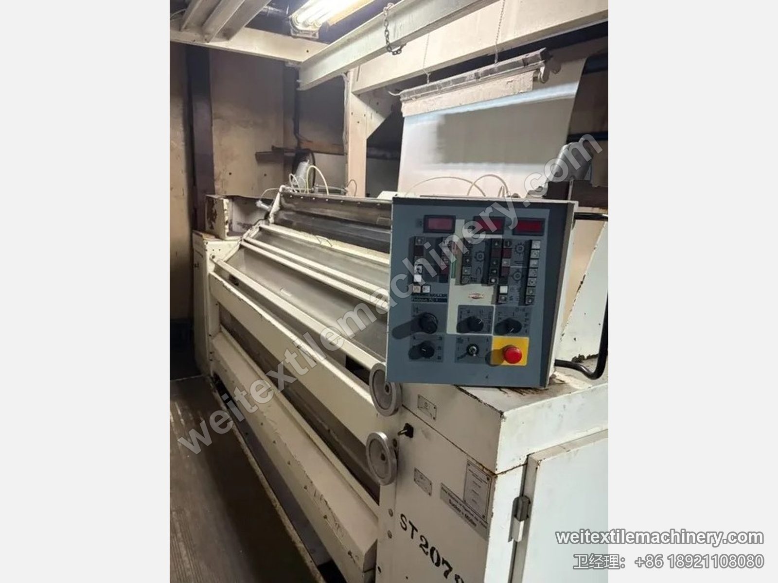 二手 Sucker Müller FC-1 剪毛机(2.4 m)整机,米白机架、剪毛滚筒与带数显的操作箱