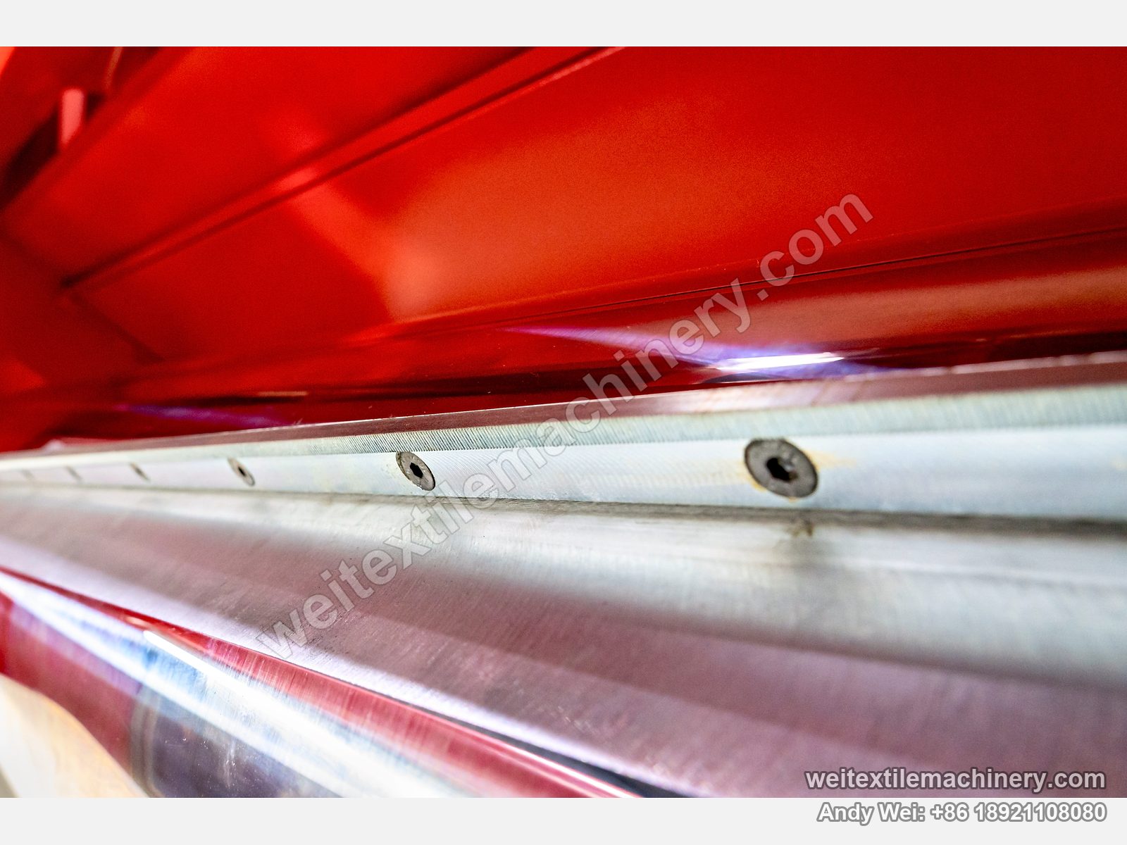 QL WPF-TG Fabric Polishing Machine, detail at an exhibition stand, combing teeth on the polishing roller